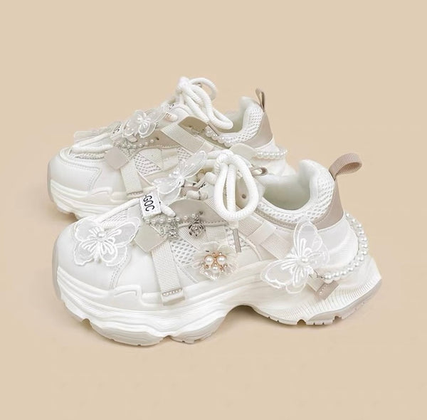 Pretty White Sports Shoes PN7143