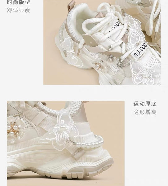 Pretty White Sports Shoes PN7143