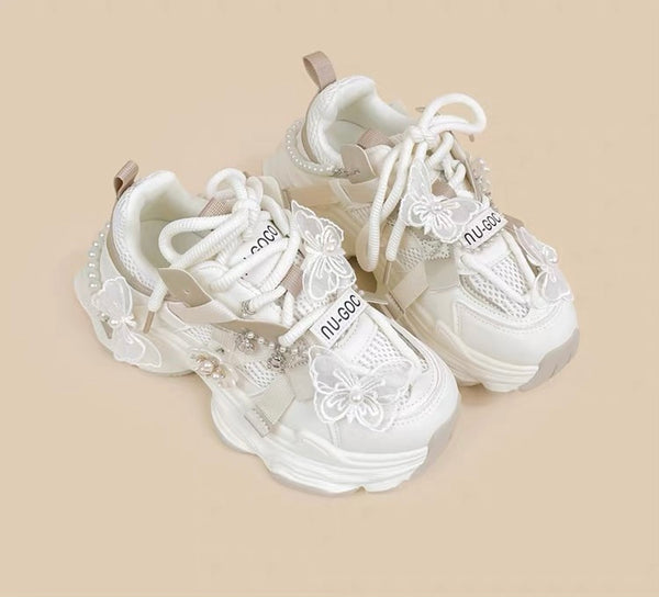 Pretty White Sports Shoes PN7143